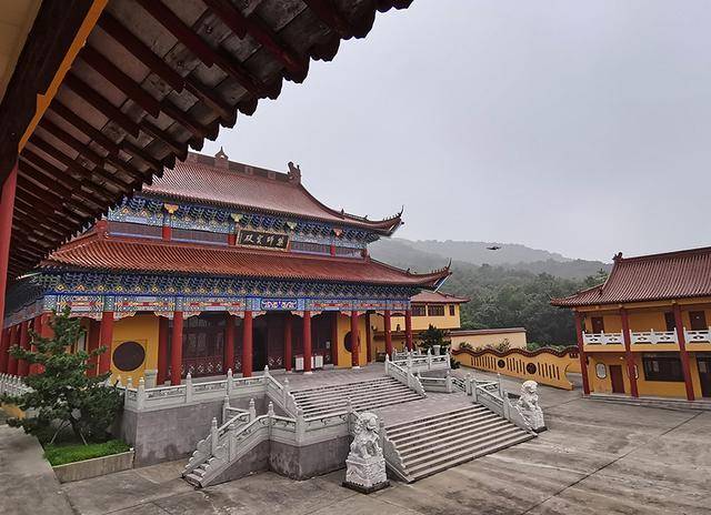 2019年5月4日,为了纪念2016年常修法师荣膺镇江净因寺方丈及全堂佛像