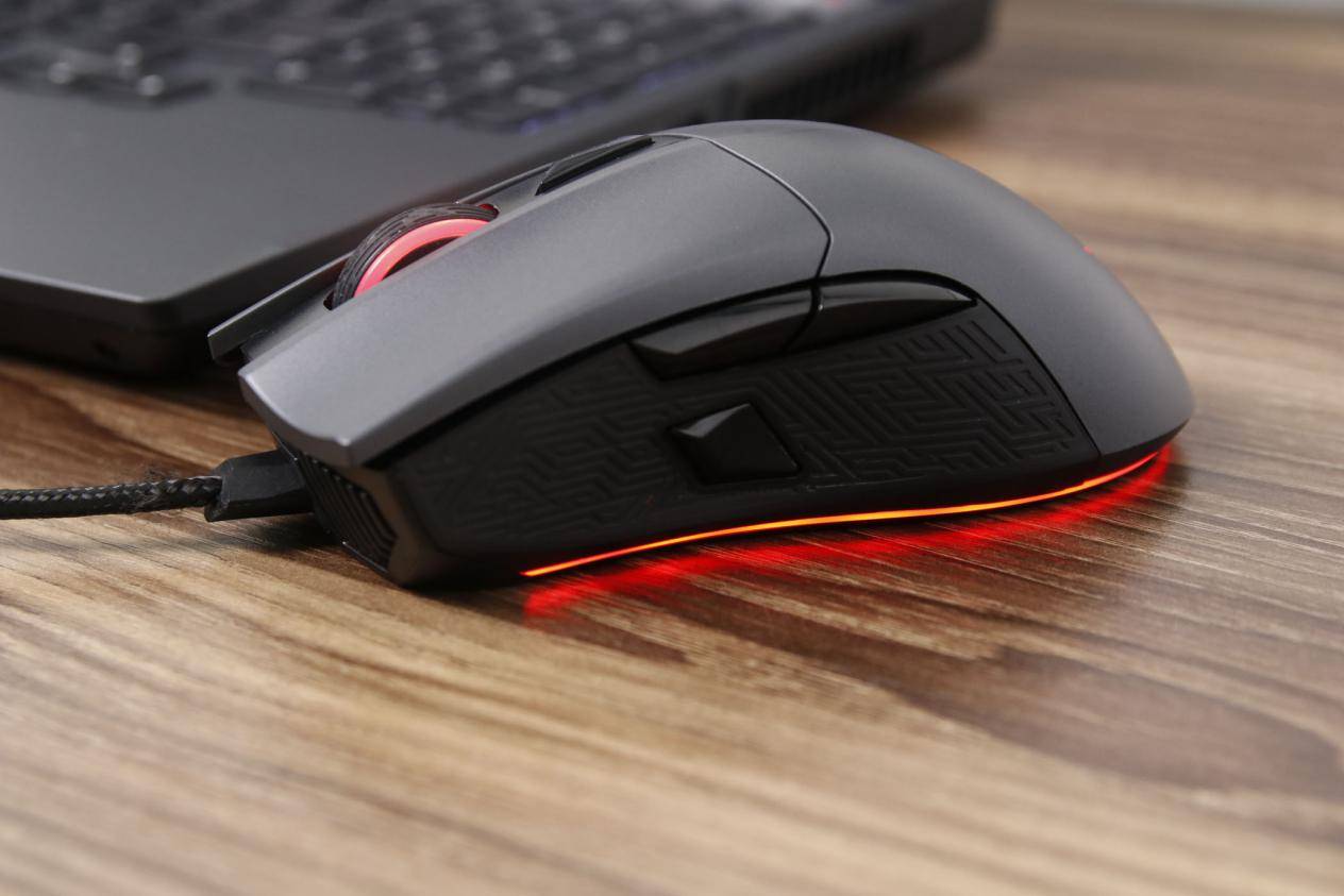 原创充值信仰好像也没这么贵rog战刃大g2评测