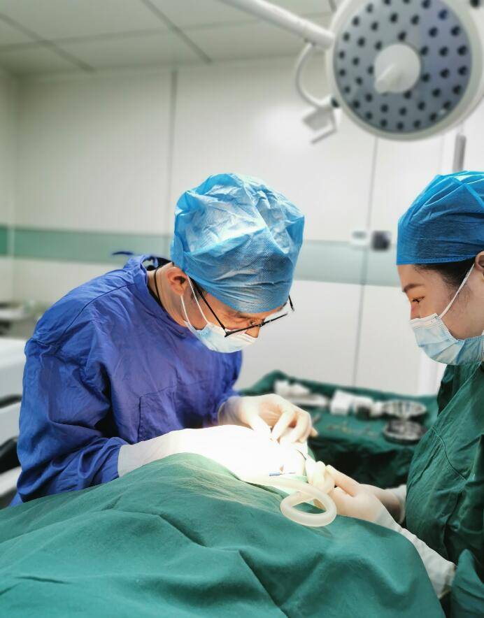 【薛轶群】审美最好的整形医生:对求美者发自内心的接纳和善意_手术