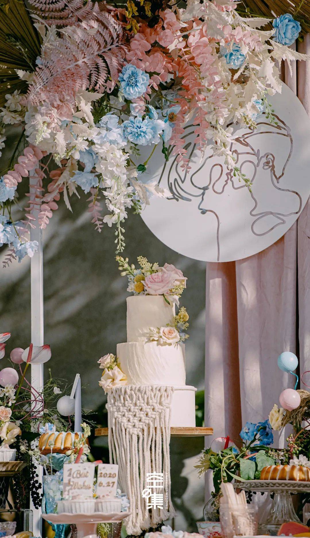 从雨水细缝中穿过, 所有雨滴都闪耀了一下, 鼻腔里晚香玉甜甜的清香