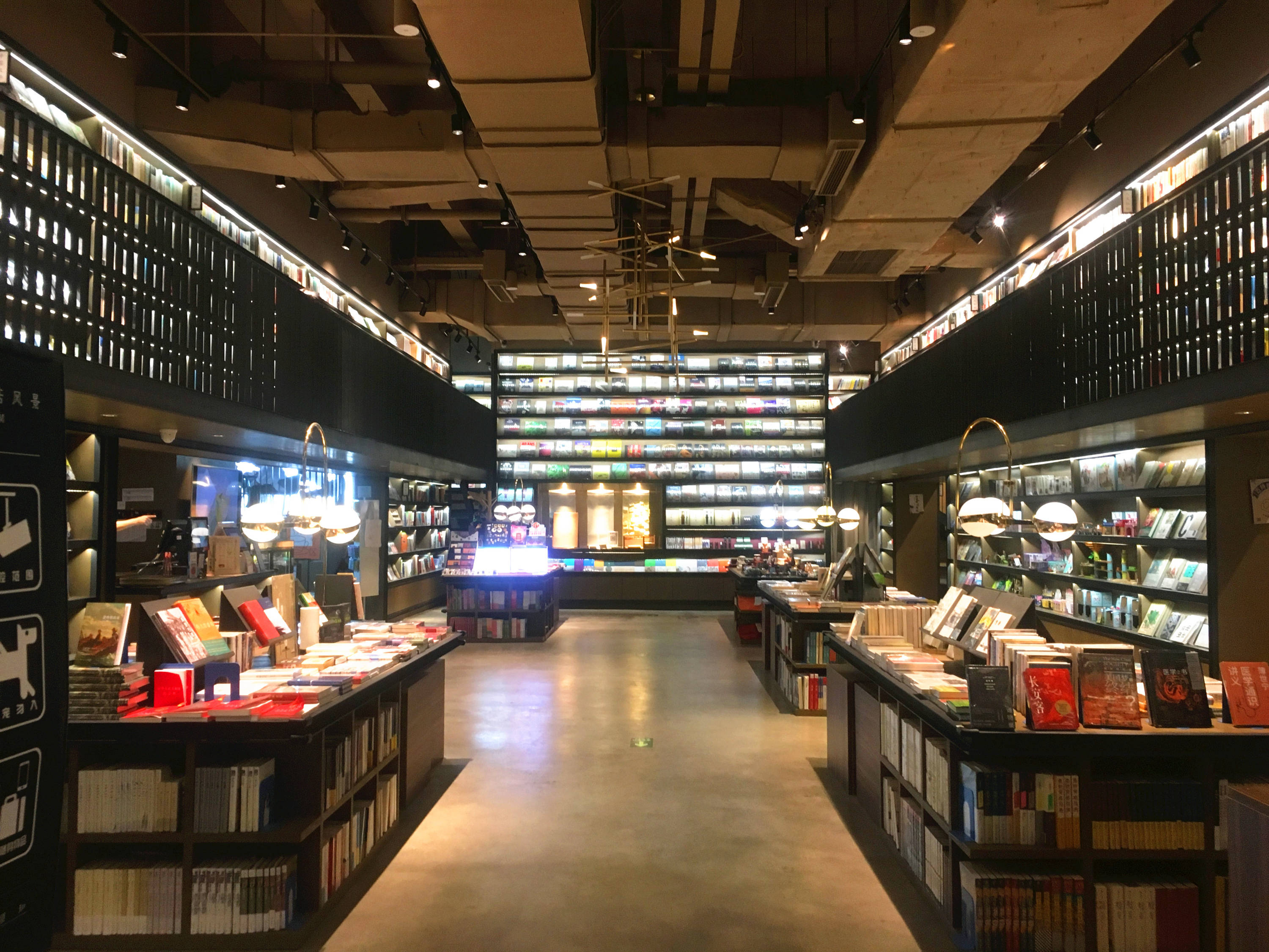 能在图书馆长待的人绝不会孤独——福州大梦书屋志