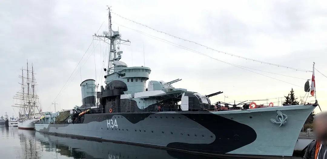 原创年度战争大片灰猎犬号也是一部神剧和真实的大西洋反潜护航战距离