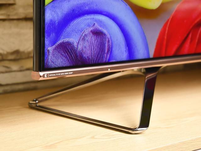 会要求无论在开机还是关机中,电视都要展现品质感,对于海信e9f来说