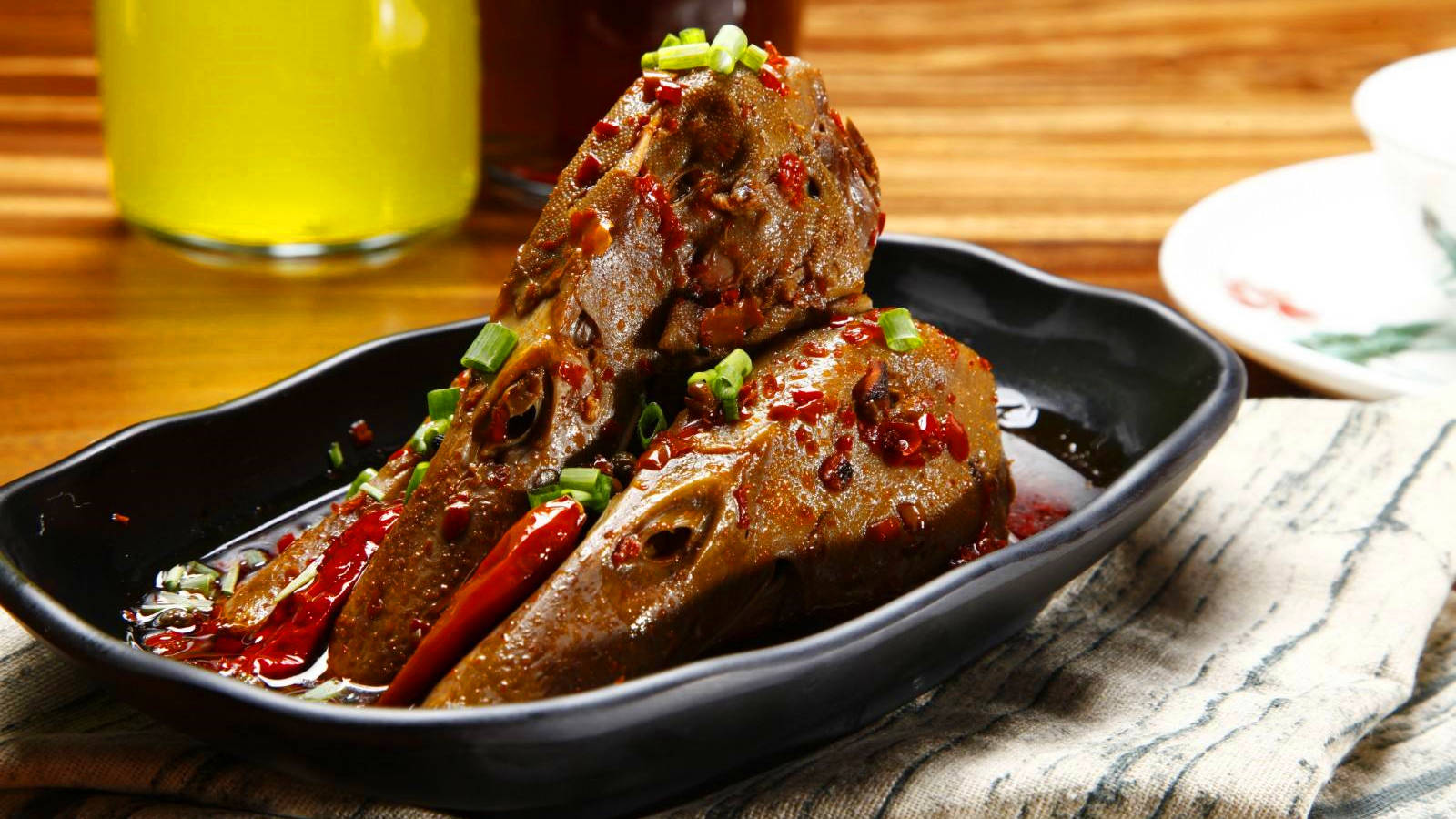 卤货中的王者,馋嘴鸭头怎么做?2分钟教会你这道舔手指的美食