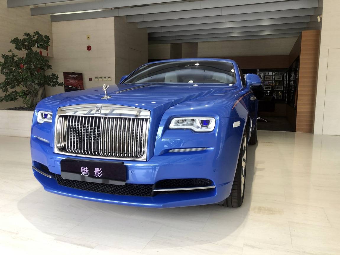 劳斯莱斯魅影阿拉伯蓝极地白蓝内