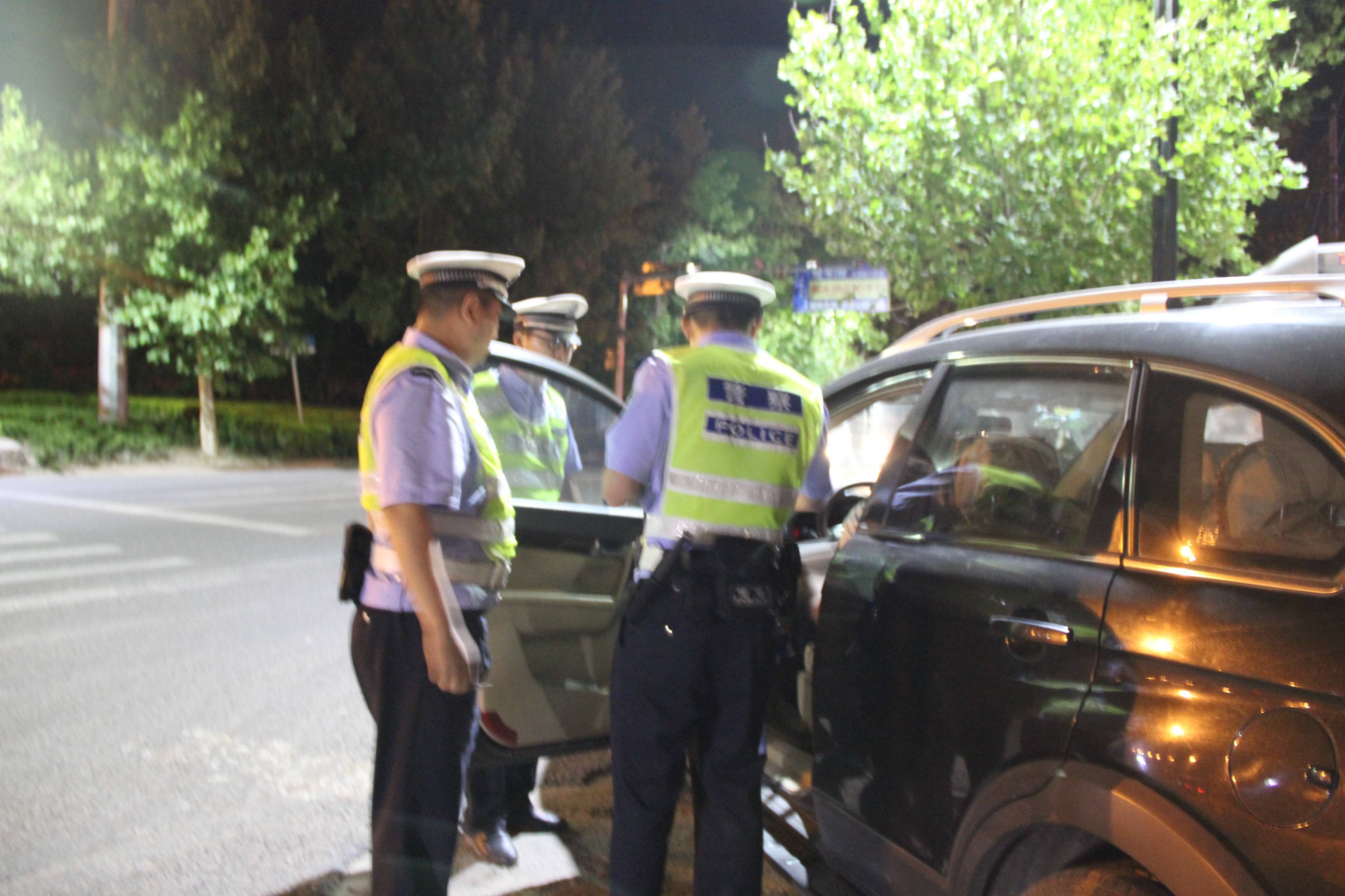 莒南交警延伸触角深入农村开展"禁酒驾"