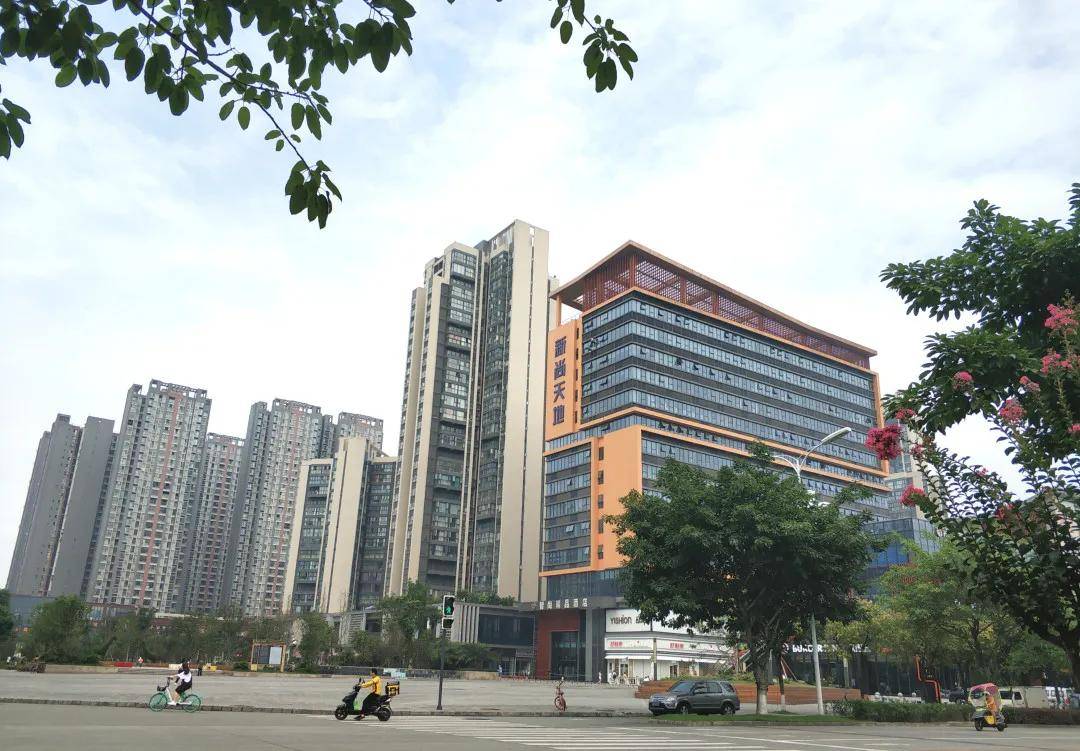 新尚天地实拍图 教育方面: 依据今年的划片,吾家花苑业主小学可读西南