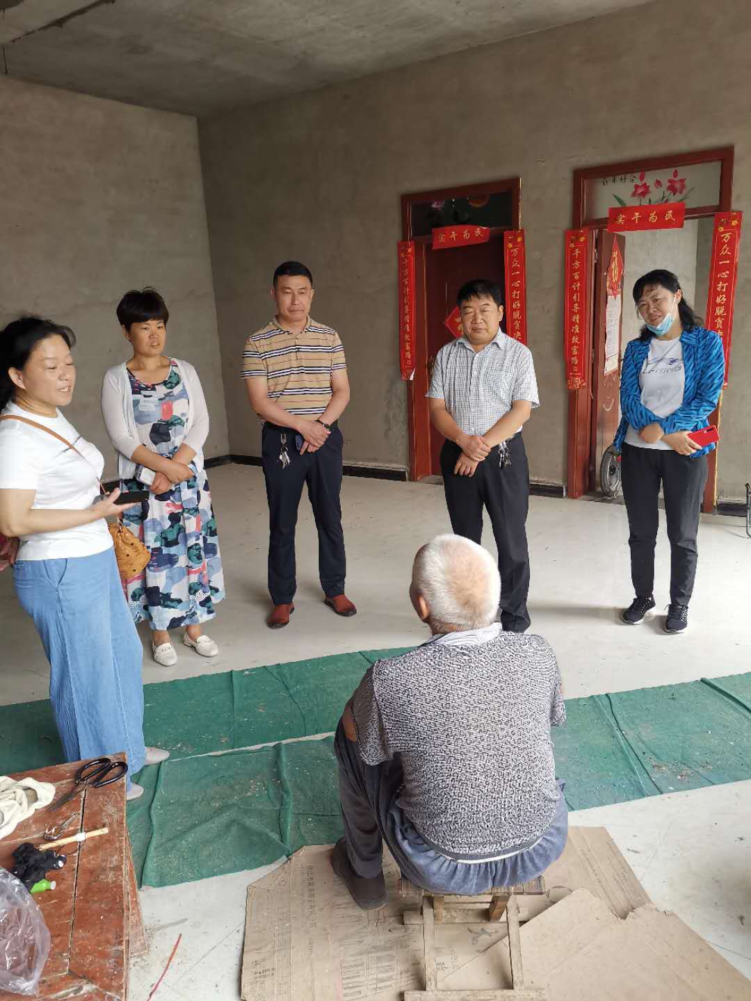 夏邑县总工会领导一行深入罗庄镇贫困家庭实地考察