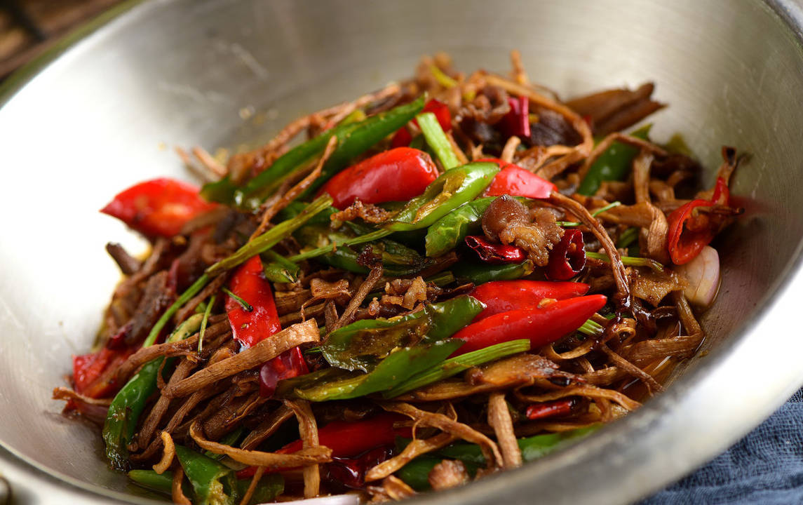 原創五花肉乾鍋茶樹菇,爽口入味,鮮香下飯,吃過都說好的美味家常菜