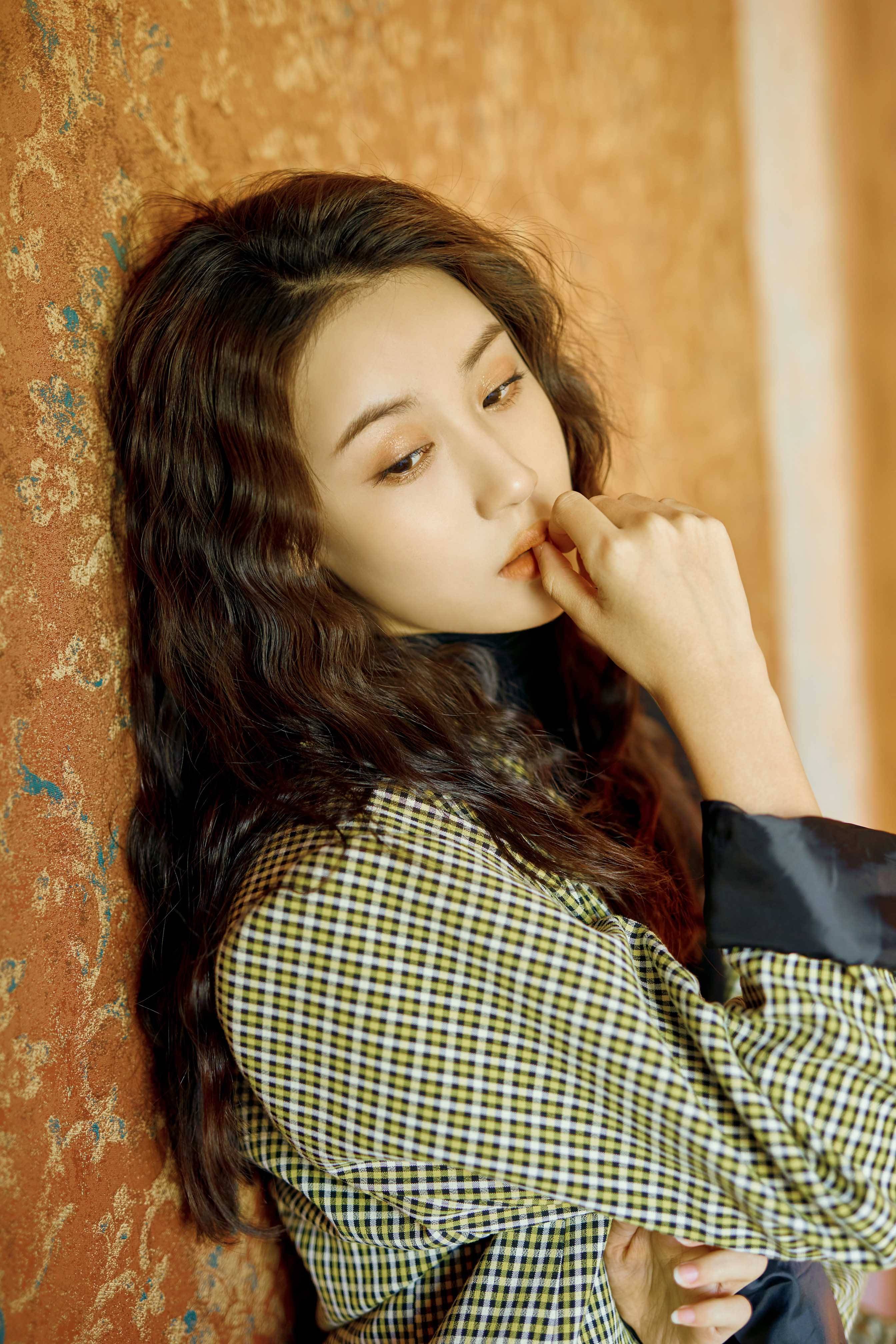 张雅卓港风写真曝光,尽现"战毒女孩"酷飒