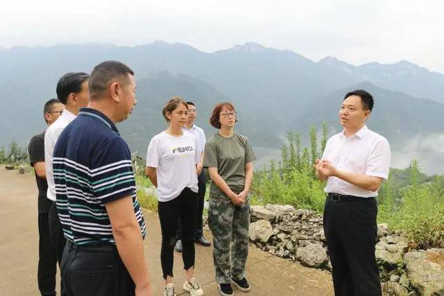 7月16日,彭水縣縣委書記錢建超到巖東鄉,萬足鎮調研脫貧攻堅工作.