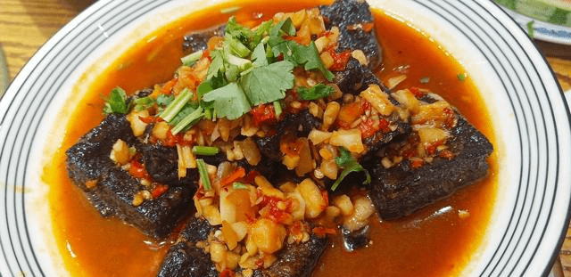 臭豆腐真的是鲜嫩多汁入味,以前只吃过地摊臭豆腐的我重新刷新了对这