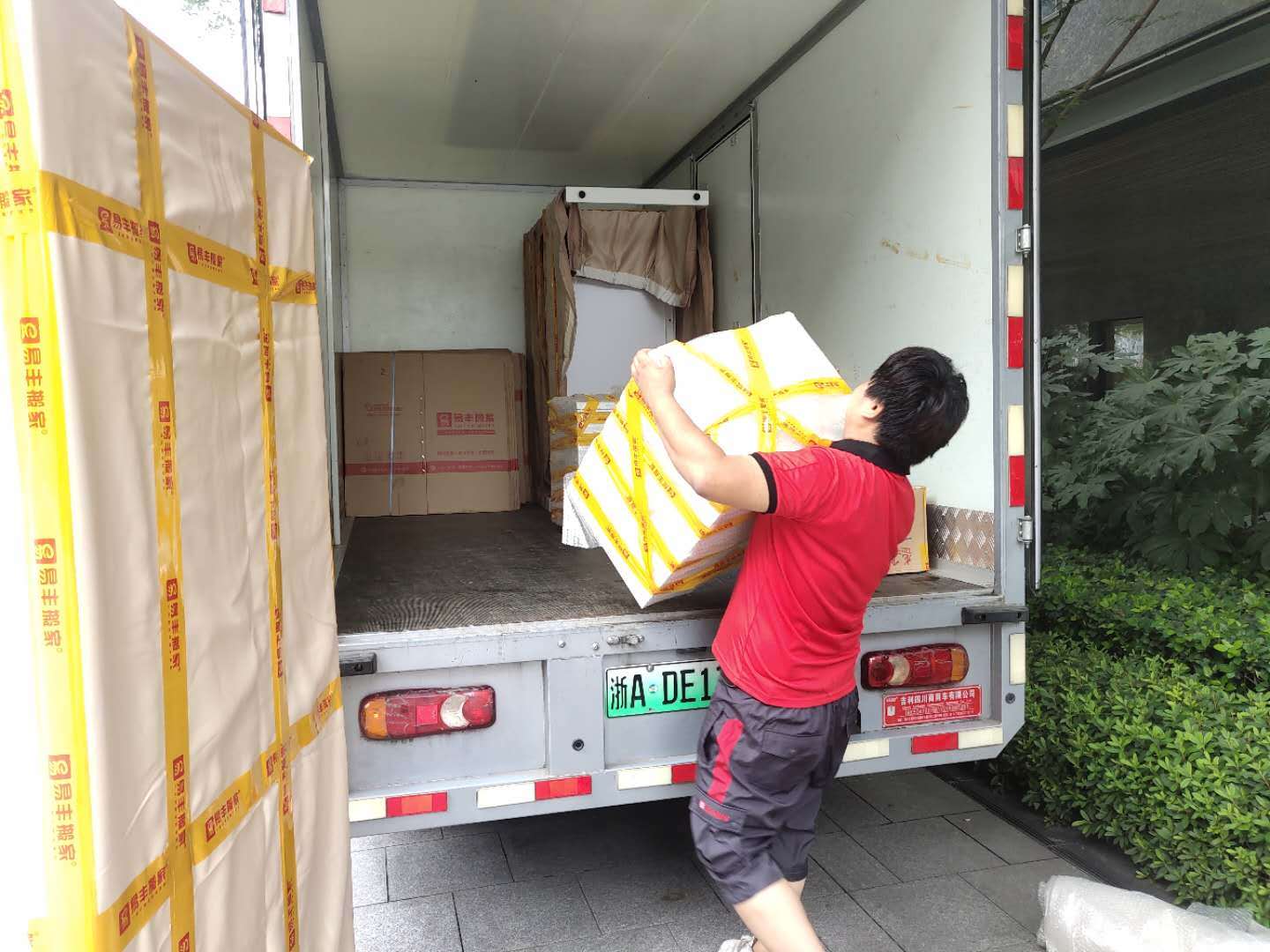 江门搬家市场动态:选择专业可靠的搬家公司