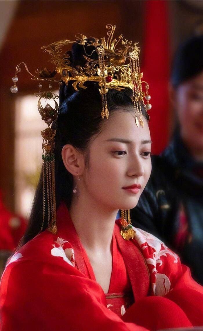 《月上重火》陈钰琪红衣壁纸分享,一代侠女,英姿飒爽,帅呆了!