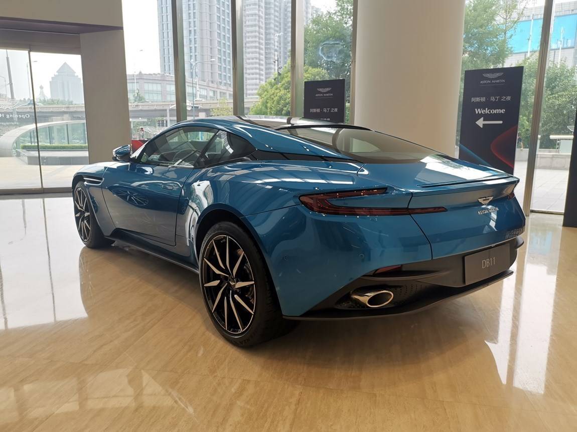 阿斯顿马丁 db11 v8 纵情蓝/靛蓝