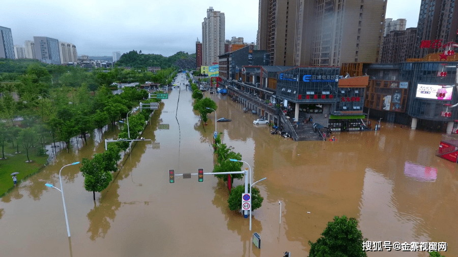 致敬金寨"护城人"丨昨天今晨,暴雨过后的金寨(附城区道路情况)