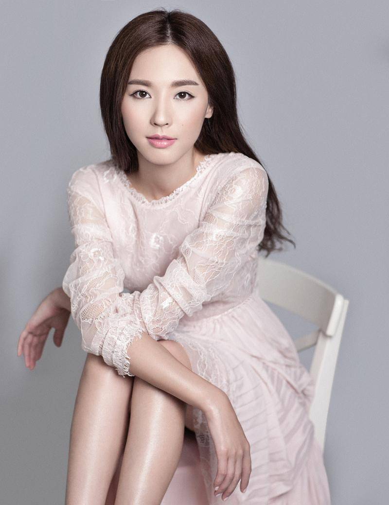 她24岁未婚先孕34岁却被影帝老公抛弃36岁为儿子复出终于爆红