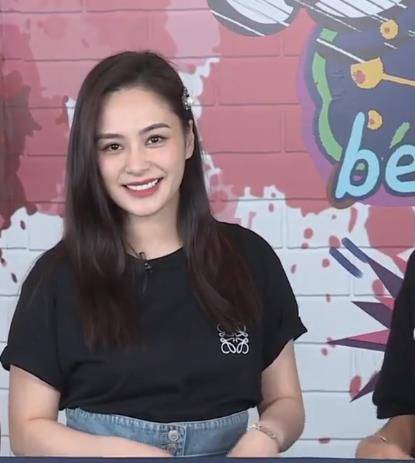 阿娇两次亮相带货直播间圆润丰满被指发福长胖