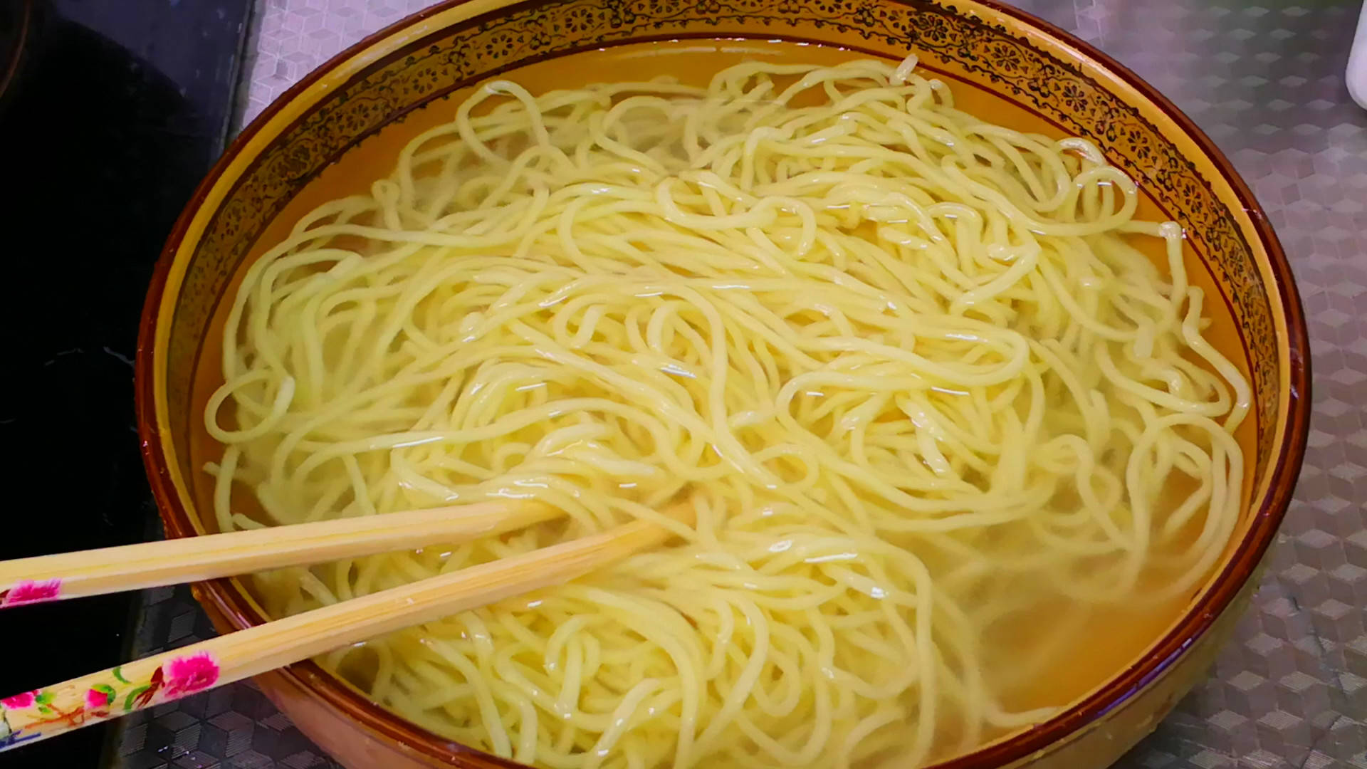 蔬菜中的补钙冠军,钙是鸡肉的7倍,比牛奶好吸收,做面条卤特香