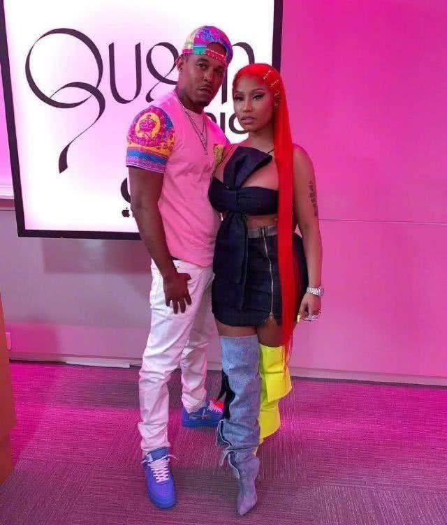 说唱歌手"麻辣鸡"nicki minaj在社交平台晒出自己的大肚照,官宣了怀孕