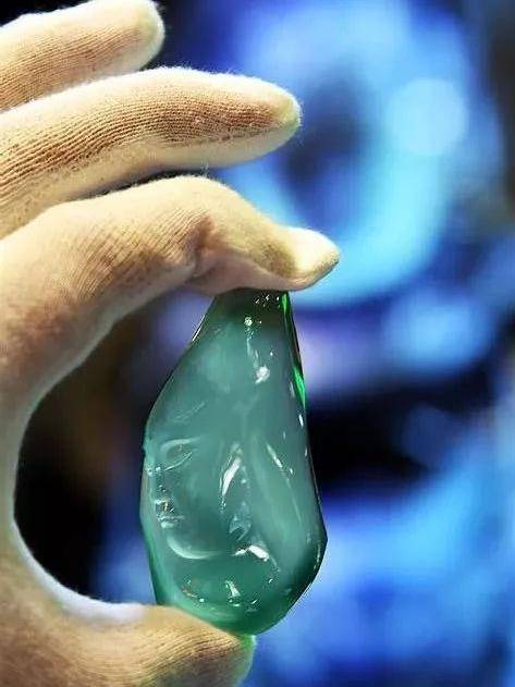 原创传说中的神级翡翠一一龙石种翡翠