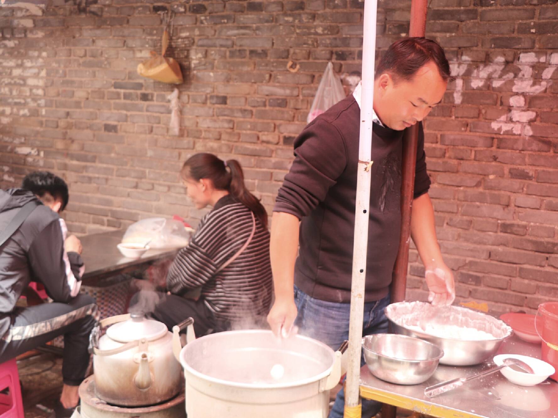 在"看见丽江"众多私人收藏中,有家汤圆小摊位一直都是排名比较靠前的.