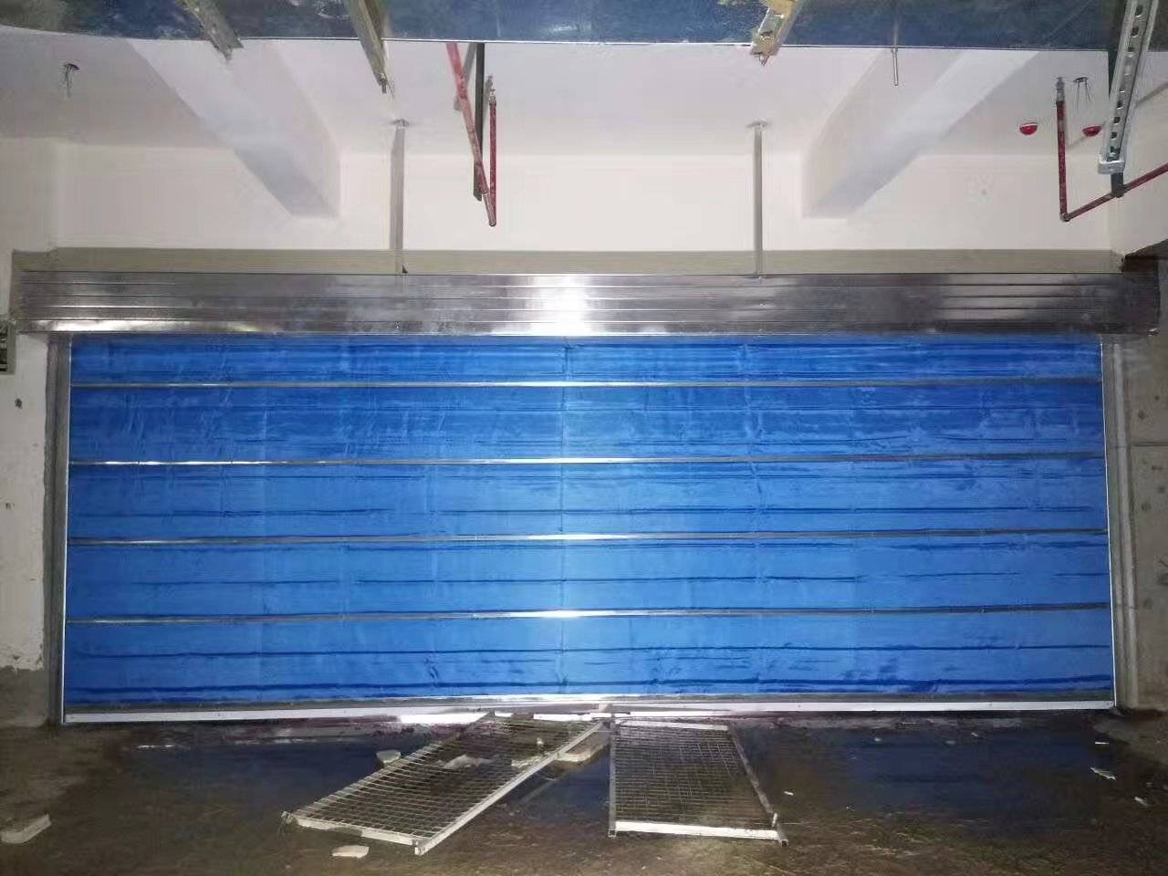 北京铜辉工程部安装拍摄1,杜绝在防火卷帘门附近堆放杂物,一旦发生