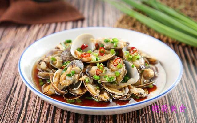 葱油花甲川香豆腐香辣肥牛青椒炒肥肠冬笋烧牛肉的做法