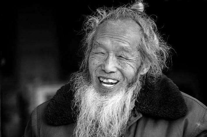 民间故事:80岁老道士的传奇故事,年轻时曾被人绑在冰上3天3夜