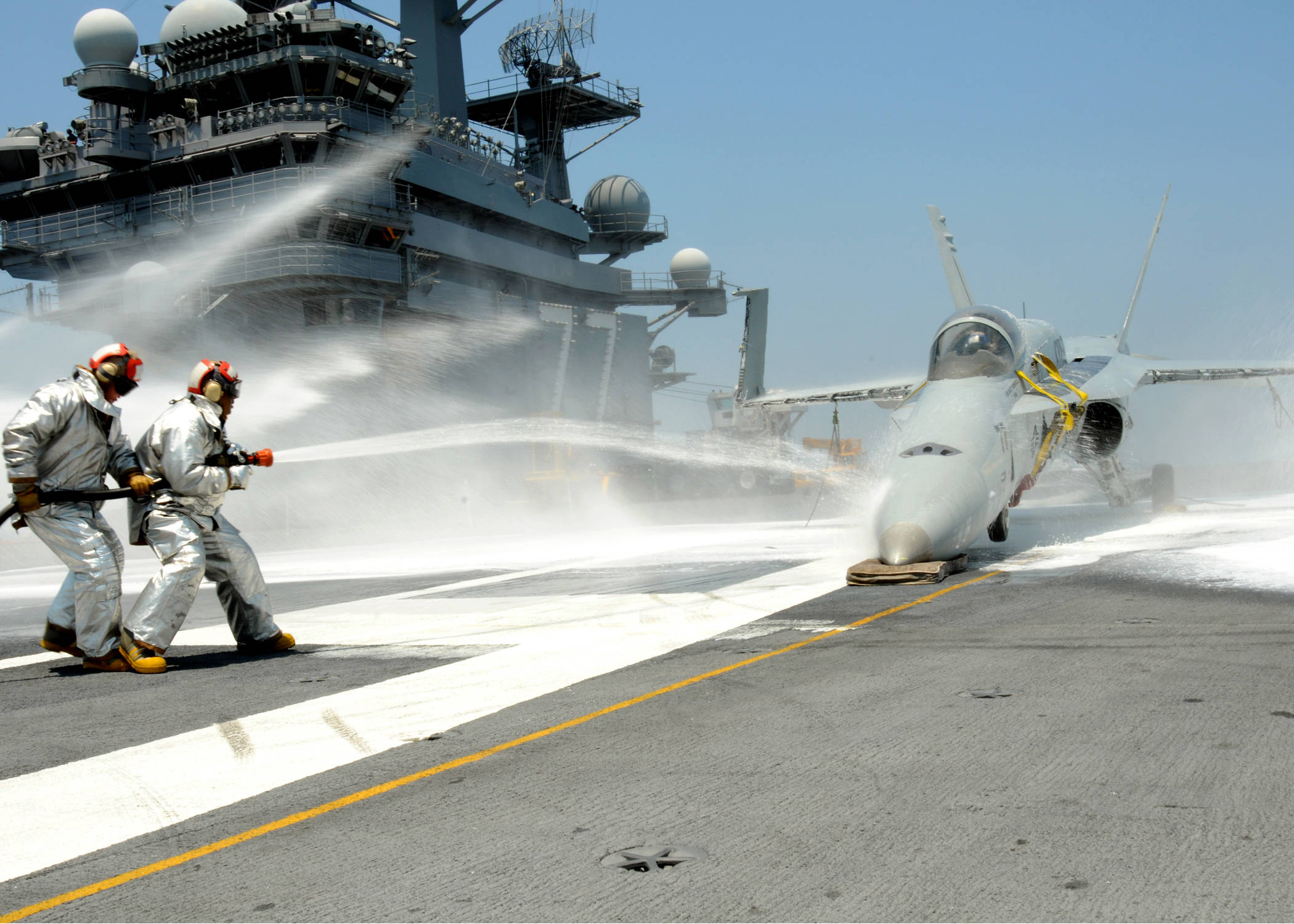 美国航母频频火烧的主因,也许就是三个字"超负荷"