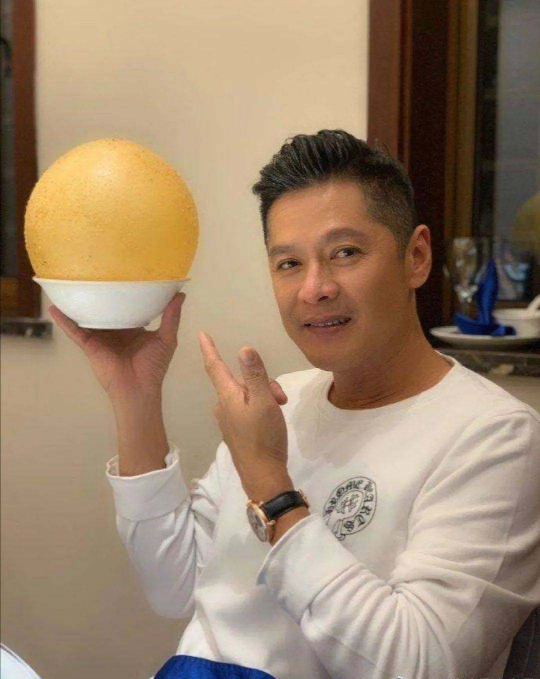 新加坡国宝级演员,却迷恋赌博欠下巨债,如今潇洒再出发_李南星