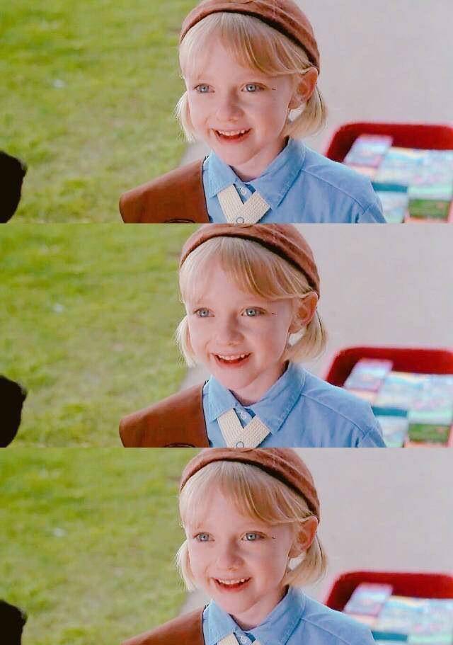 达科塔范宁穿泡泡袖长裙太魁梧!脖子前倾体态全无,26岁像大妈