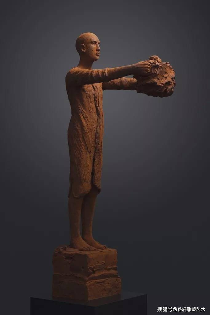 荷兰艺术家hannekebeaumont的陶土语言雕塑