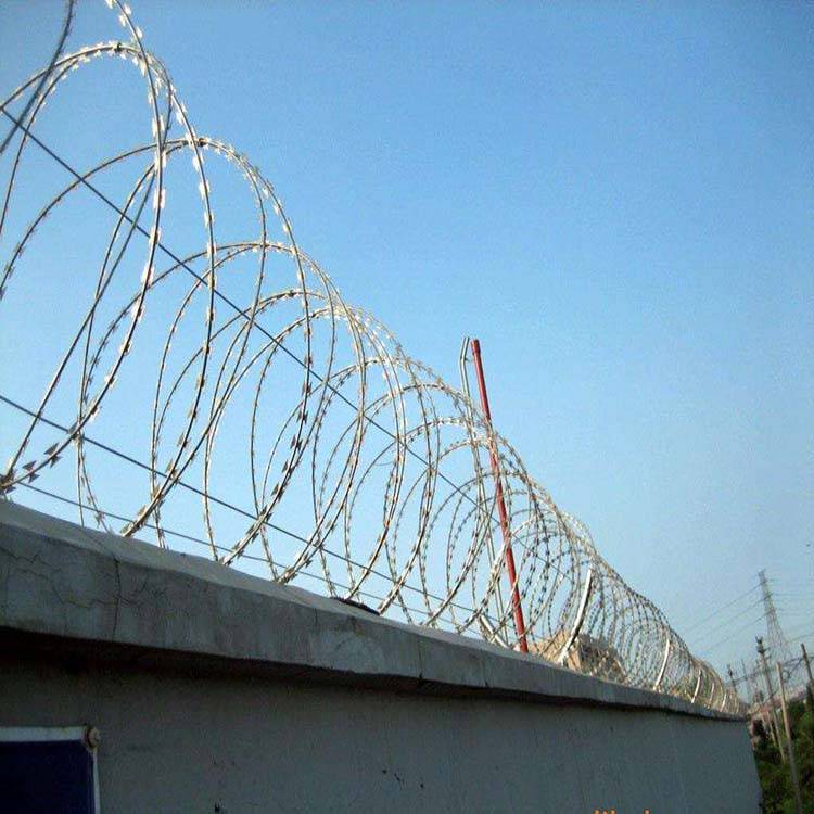 喷塑刀片刺绳的安装方式?