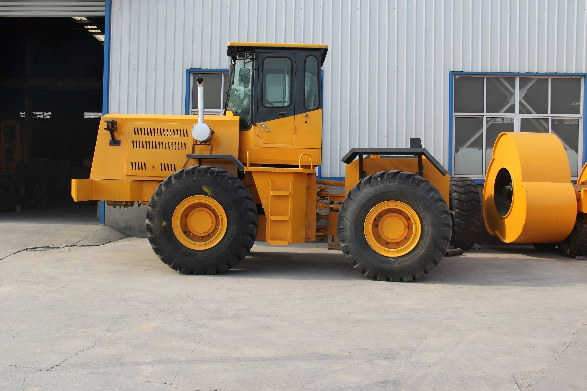 冲击式压路机专用牵引车操作规范 冲击碾压施工注意事项