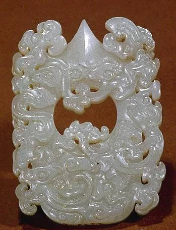 《 韘形佩》清中期 高8,宽5.