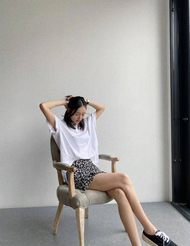 原创大表姐刘雯的时尚大片,率性简单的搭配,长腿太吸睛,不愧是超模