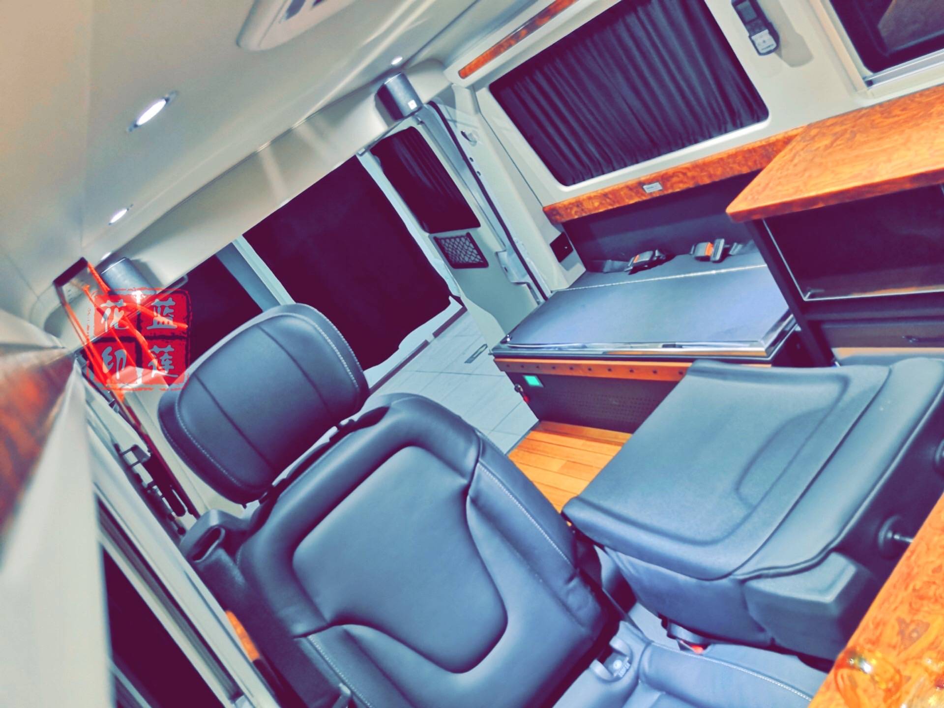 依维柯2045改装/我想这是最够格的改装内饰!