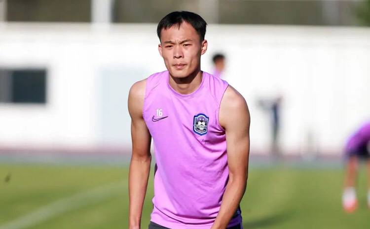 原创申花外租新星首秀"隐身",难打动崔康熙,未来或被彻底扫地出门