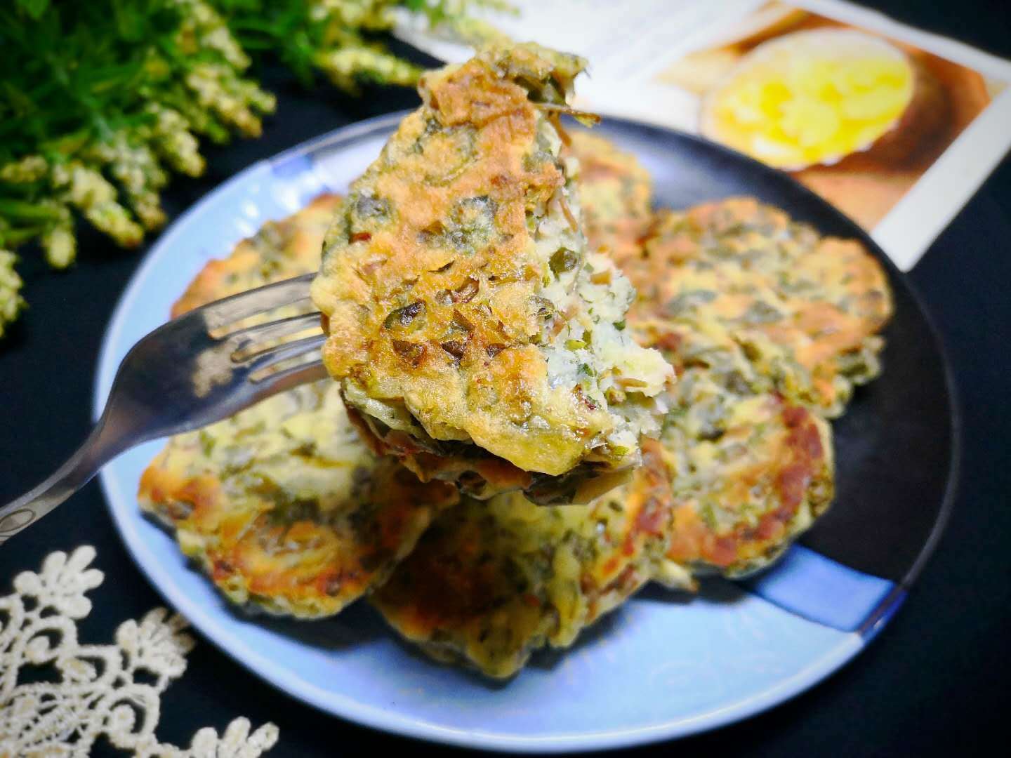 这个野菜饼夏天一定要吃,清热解毒利肠胃,80岁的奶奶很爱吃!