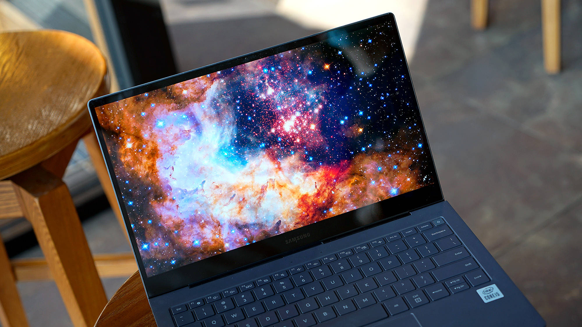 仅950g上手三星galaxybooks优质外观下蕴藏更多细节