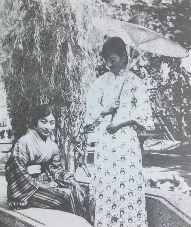 老照片:川岛芳子和妹妹颜值感人,服装店的陆小曼和唐瑛平分秋色_溥仪