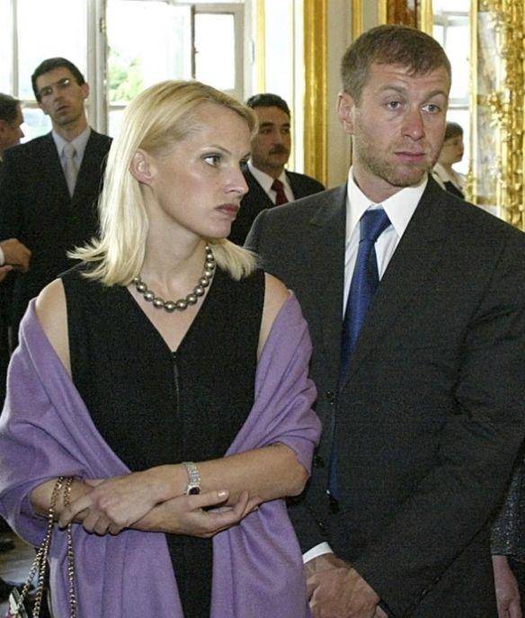 他与妻子伊琳娜在2007年离婚的时候,阿布损失了10亿英镑