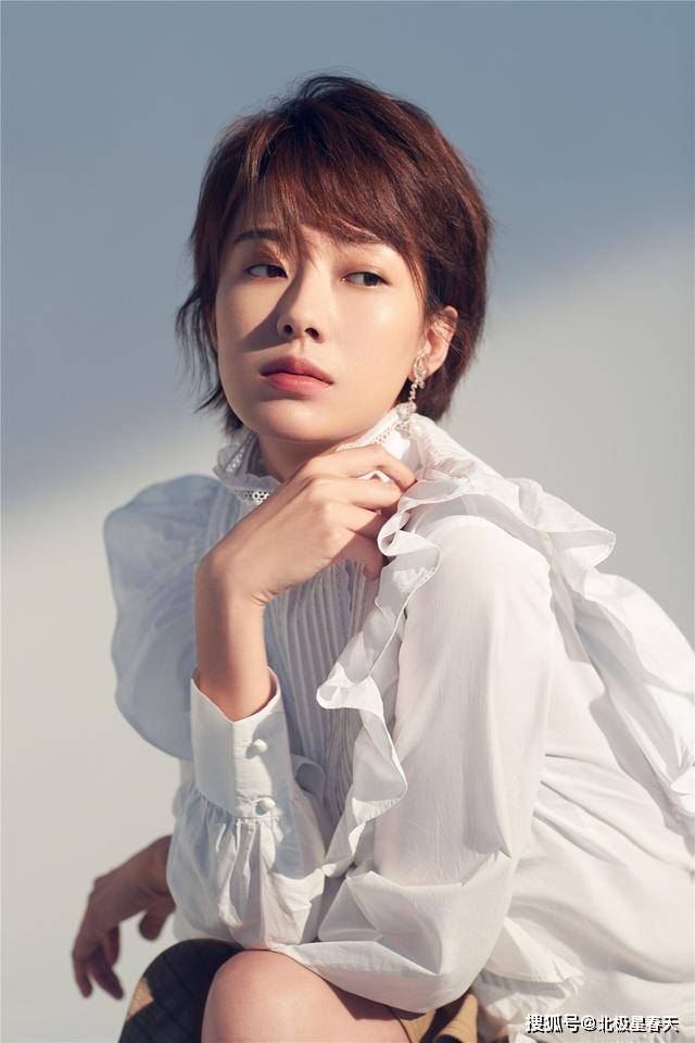 赵本山曾是她"干爹",传出绯闻后果断离开,如今沦为普通人_孟真