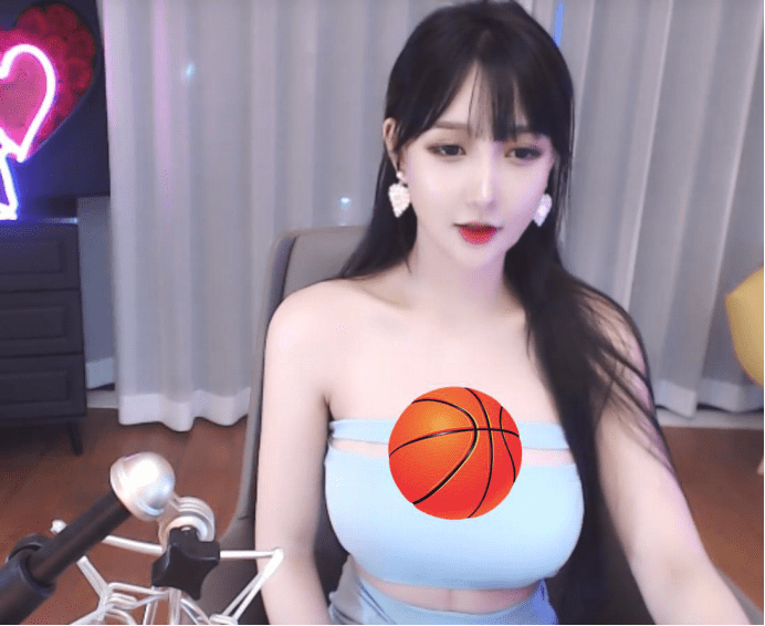 原创斗鱼舞蹈一姐被警告后不慌,以为严打结束了,结果直接封号