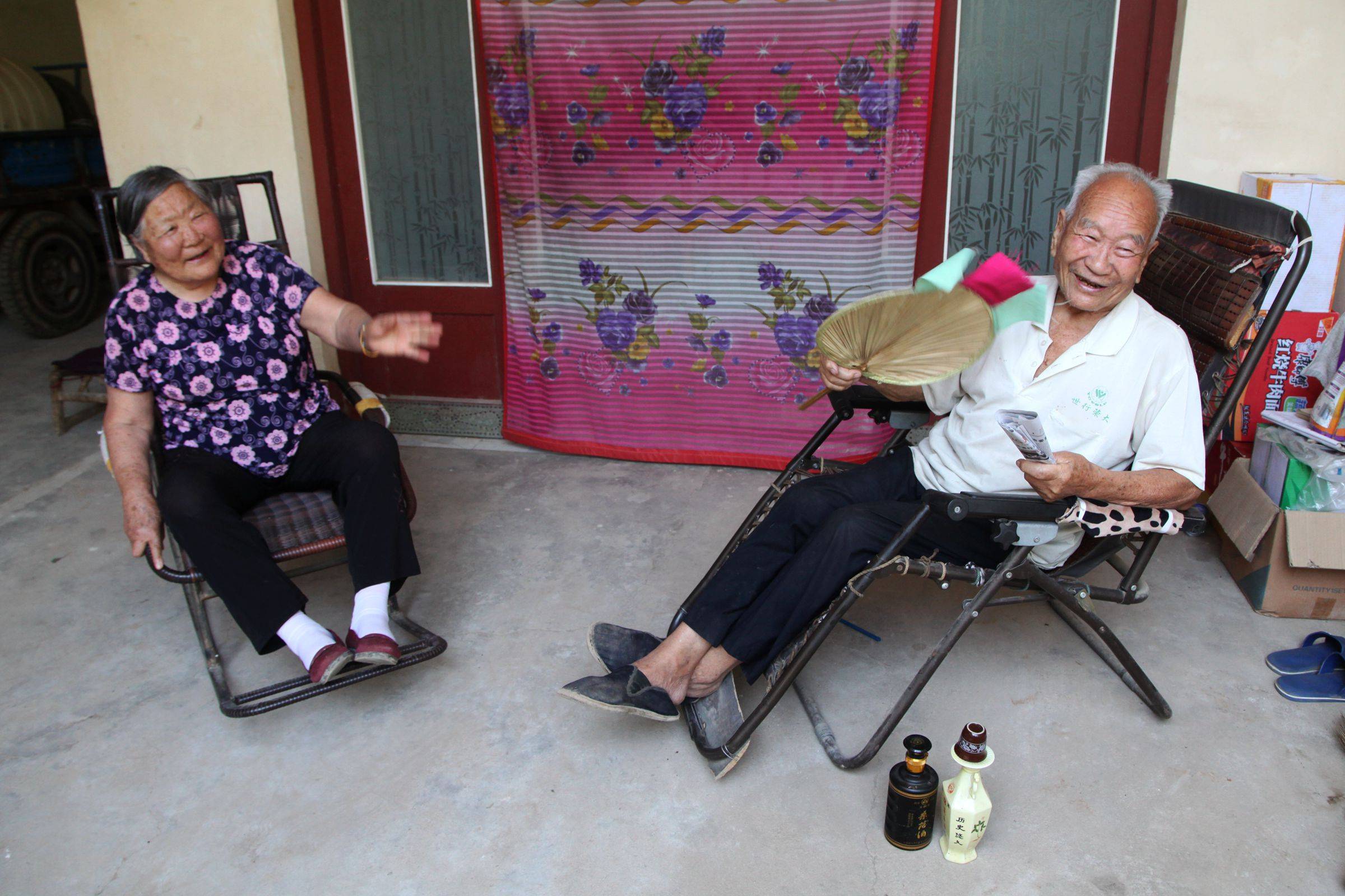 原创山西农村9旬老夫妻,人称"神仙眷侣",长寿之道很有意思