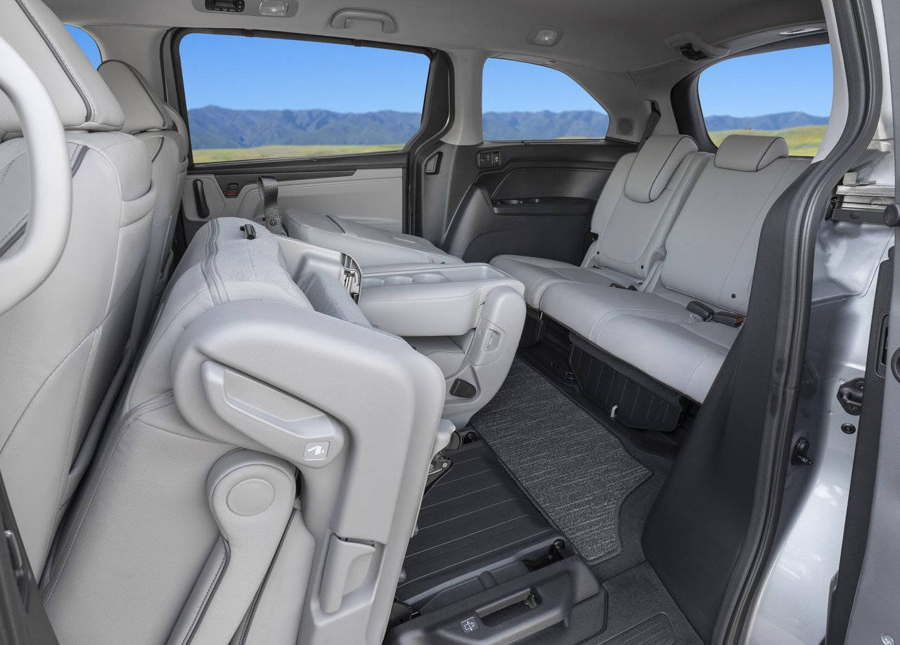 2021款奥德赛:侧面像老款gl8,内外升级,7/8座可选,第二排灵活