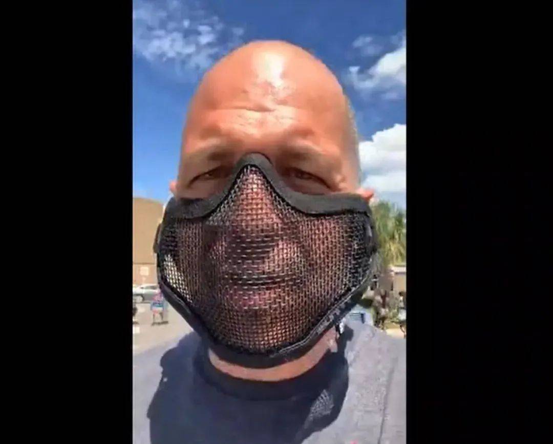 美国式"反对口罩":烧口罩,戴假口罩,还把劝阻的人打死了?