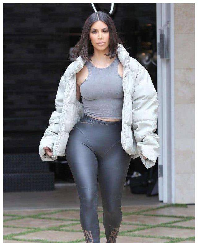 腿粗屁股大女人不穿衣服,学了这些技巧,梨形身材也显瘦了_手机搜狐网