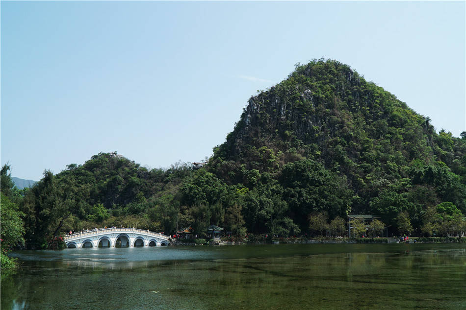 粤西行:肇庆,七星岩,山水相映衬,犹如画中行_山峰